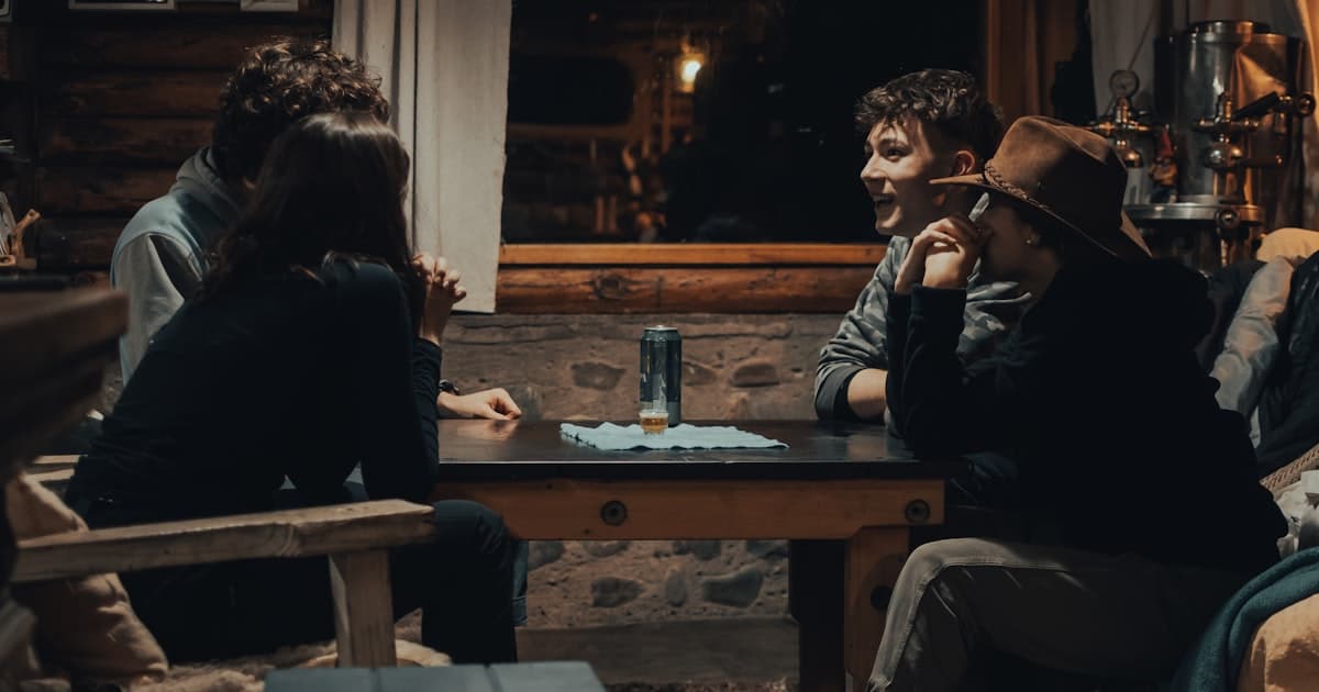 家族で話し合うイメージ