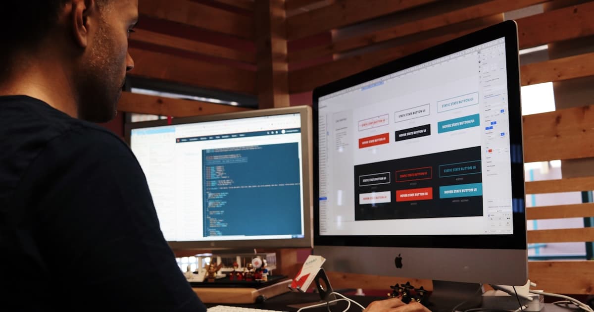 香典袋と数珠が置かれた厳粛な葬儀のイメージ